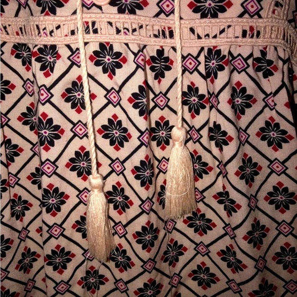 Pink floral print embroider accent tie neckline top‎ mock button Love Fire small - Picture 5 of 11